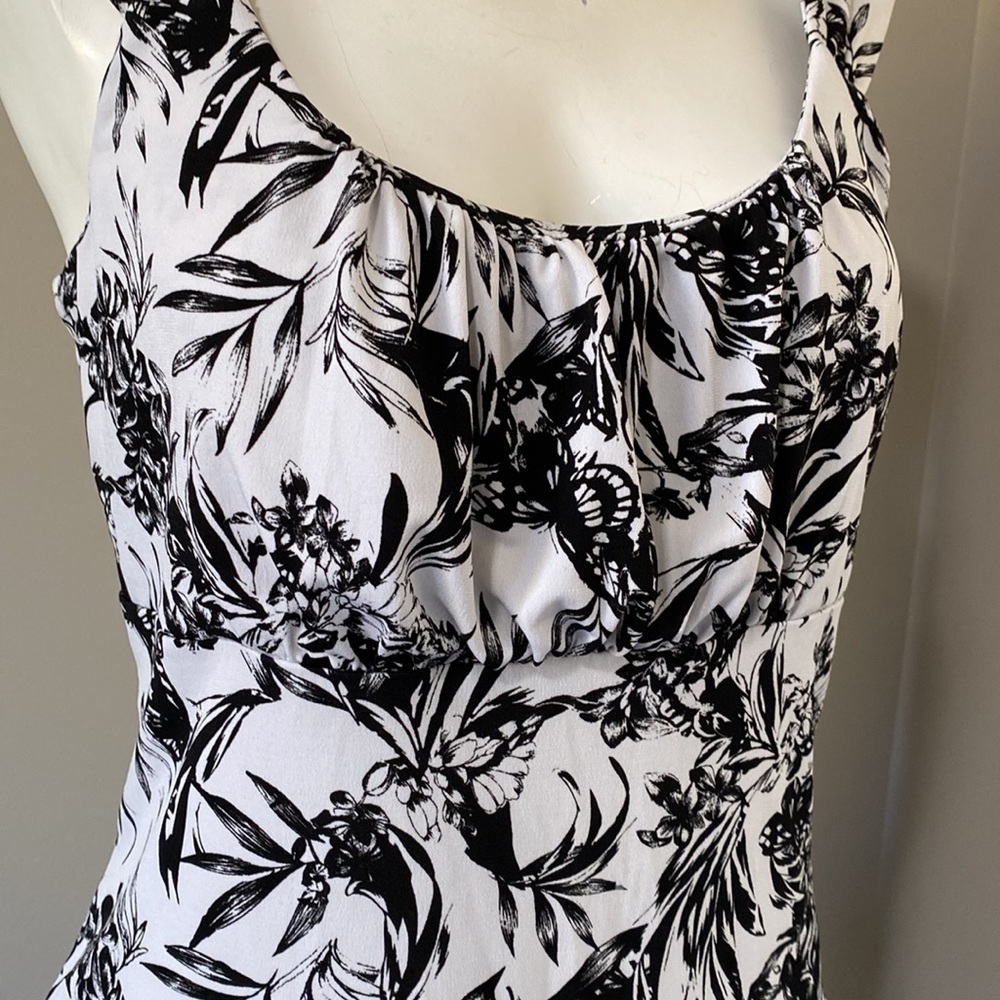 WHBM Floral Sleeveless Top Black White Sz M - Picture 2 of 10